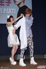 组图：JPM王子撇绯闻女友杨丞琳提前庆生