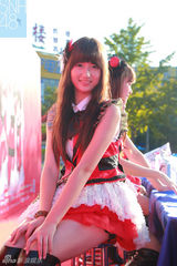 组图：SNH48巡回签唱走遍全国 成员甜美亮相