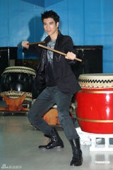 组图：王力宏个唱彩排击鼓呐喊 全员“火力全开”