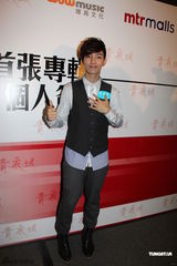 组图：炎亚纶称飞轮海年底复合出专辑 否认整容