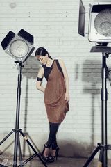 组图：《天涯明月刀》张定涵杂志封面展现双重性格