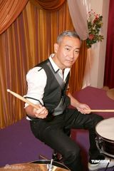 幻灯图集：陈豪新剧玩摇滚打泰拳 佘诗曼剪短发