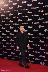 高清组图：2011网络盛典汪峰走红毯谈新年计划