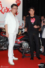 组图：郭富城助阵单车发布会 变身机车男耍酷