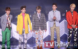 组图：韩团SHINee新专辑回归首唱疯狂火爆