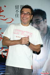 组图：李宗盛桃红衬衫开唱 称林忆莲唱得更好