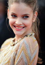 高清组图：超模芭芭拉-帕尔文露背礼服亮相戛纳