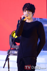 组图：金在中宋智孝新片釜山举办见面会