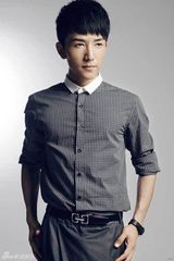 组图：许诺《某月某日》获好评 复古写真为宣传造势