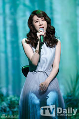 组图：神话打榜夺冠李孝利性感 EXO回归显狼性