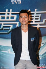 组图：崔建邦爱女生 梁烈唯筹备婚礼不直播