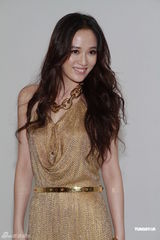 组图：陈乔恩露背礼服秀美背 不惧做剩女