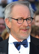 高清组图：奥斯卡红毯斯皮尔伯格夫妇与帕特洛合影