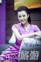 高清图：郝蕾杂志封面曝光 爽朗笑容展露青涩纯真