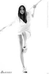 组图：晶女郎田蕾希休闲写真活力十足