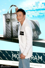 幻灯图：任达华收藏金银钻石打火机 被女儿强制戒烟