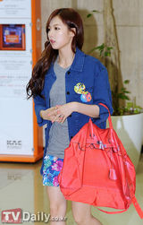 组图：4minute等歌手结束日本公演 轻松飞抵韩国