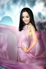 组图：杨蓉写真曝光 演绎“大女人”的粉色浪漫