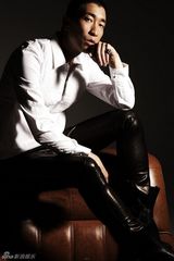 组图：王千源硬朗写真曝光 雅痞新贵展现型男质感