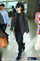 组图：韩团f(x)为K-POP公演现身上海机场