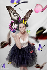 组图：王澜霏最新写真化身蝴蝶仙子梦游仙境