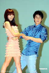 幻灯图：房祖名为新歌拍摄MV 搞怪耍酷大跳踢踏舞