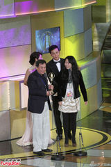 组图：林心如携手姚元浩金钟颁奖 剧集入围称紧张