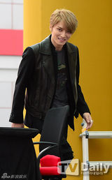 组图：JYJ金在中亮相签名会 皮衣耍帅不忘卖萌