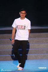 幻灯图：众星祈福玉树 张学友孙楠等唱《龙的传人》 