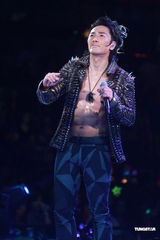 组图：郑伊健开唱遭催婚 女友蒙嘉慧到场欣赏