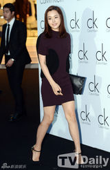 组图：少女时代允儿出席时尚活动高腰裤秀长腿