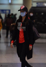 组图：董璇王宝强等众星返京 陈思成夫妇未归