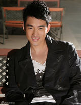 组图：吴建飞春季简约写真淡然温暖