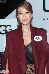 组图：谢婷婷不信母亲整容 曝谢贤做保养