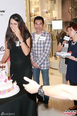 组图：袁彩云将产女 方中信愿尽好爸爸责任