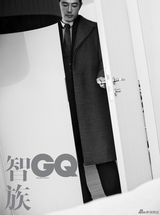 组图：黄维德最新居家写真 随性自然展熟男魅力