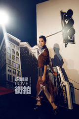 明星爱街拍盘点：那些美得不像话的逆光瞬间