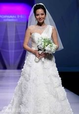 组图：郭羡妮穿钻石婚纱走秀 正式宣布今年结婚