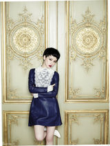 组图：徐若瑄《Vogue》大片演绎复古风情