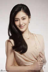 组图：林依婷粉裙写真显可爱气质