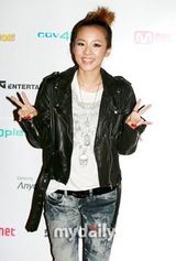 组图：2NE1举行新闻发布会 公开新专辑主打歌MV