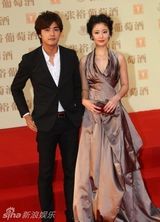 幻灯图：林心如亮相上海电影节 彰显女王气场