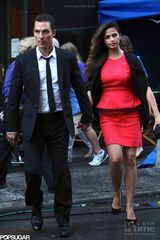 组图：马修麦康纳携手斯嘉丽 演绎老马丁广告片