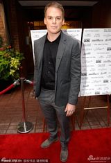 组图：菲丽希缇亮相晚宴 丹尼尔型男范十足