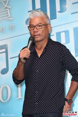 组图：巫启贤曝演出曾招小混混闹场 惨遭砸鸡蛋