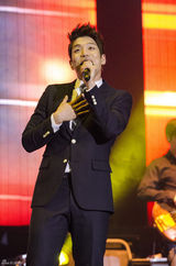 高清组图：2AM香港火热开唱 个人舞台技压全场