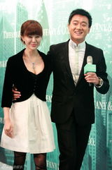 组图：群星助阵发布会 巩俐戴过亿珠宝显女王气质