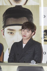 独家高清：《观相》试映 李钟硕嘟嘴比V卖萌