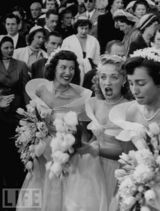 组图：伊丽莎白-泰勒生前绝版照 18岁浪漫婚礼