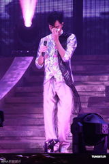 组图：张智霖开唱怀抱儿子亮相 张柏芝任嘉宾